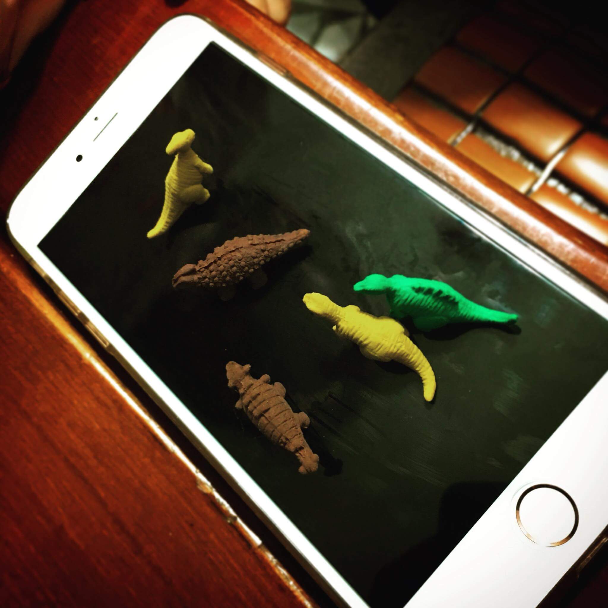 手機上的恐龍