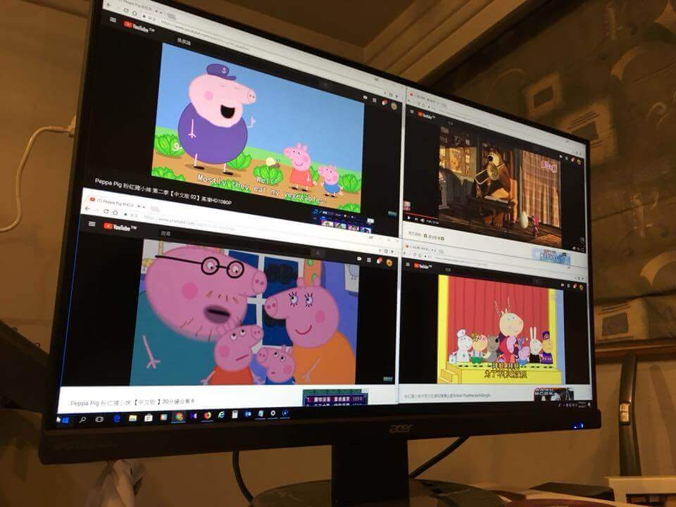 Acer27IPS2K螢幕同時播放四個影片
