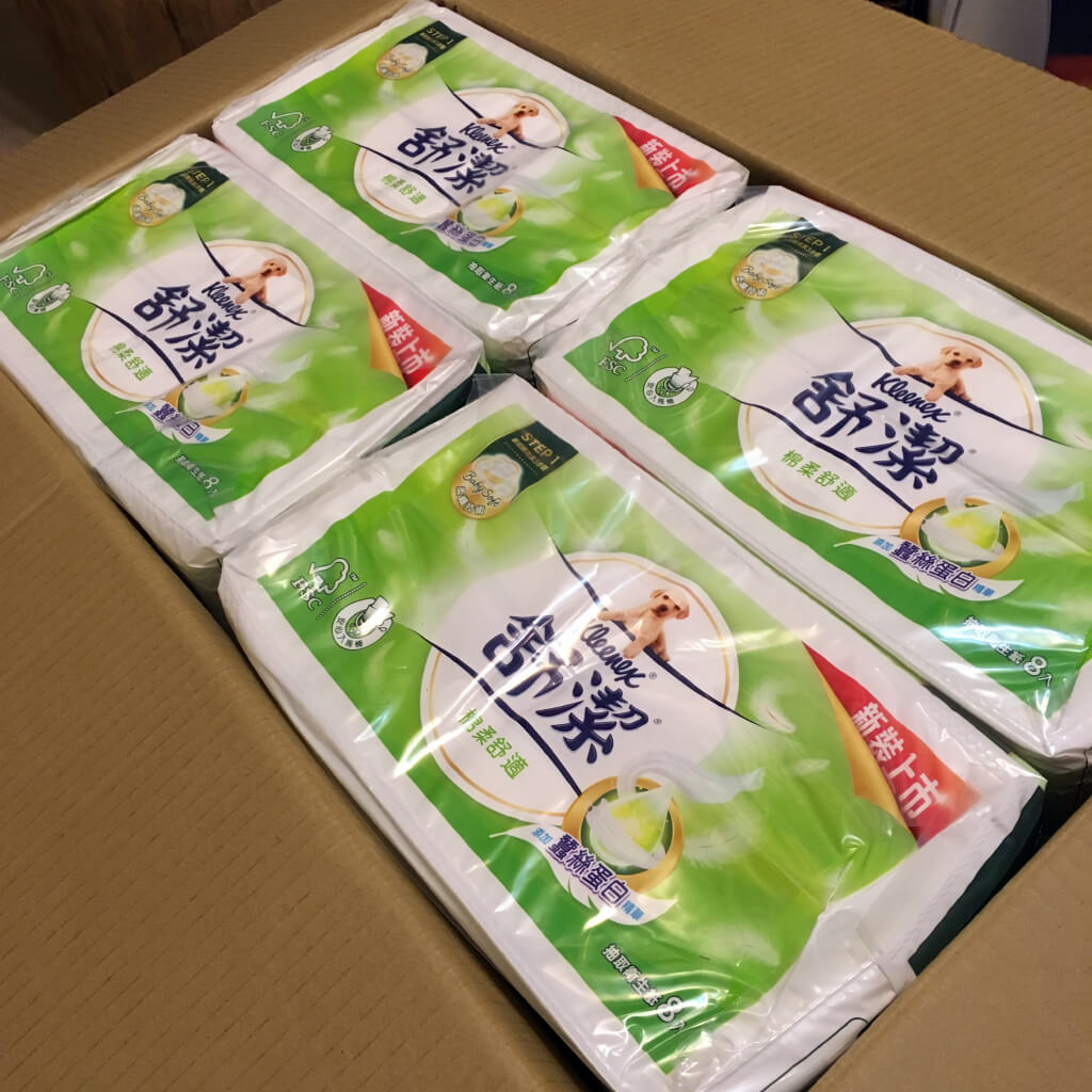 整箱的舒潔衛生紙