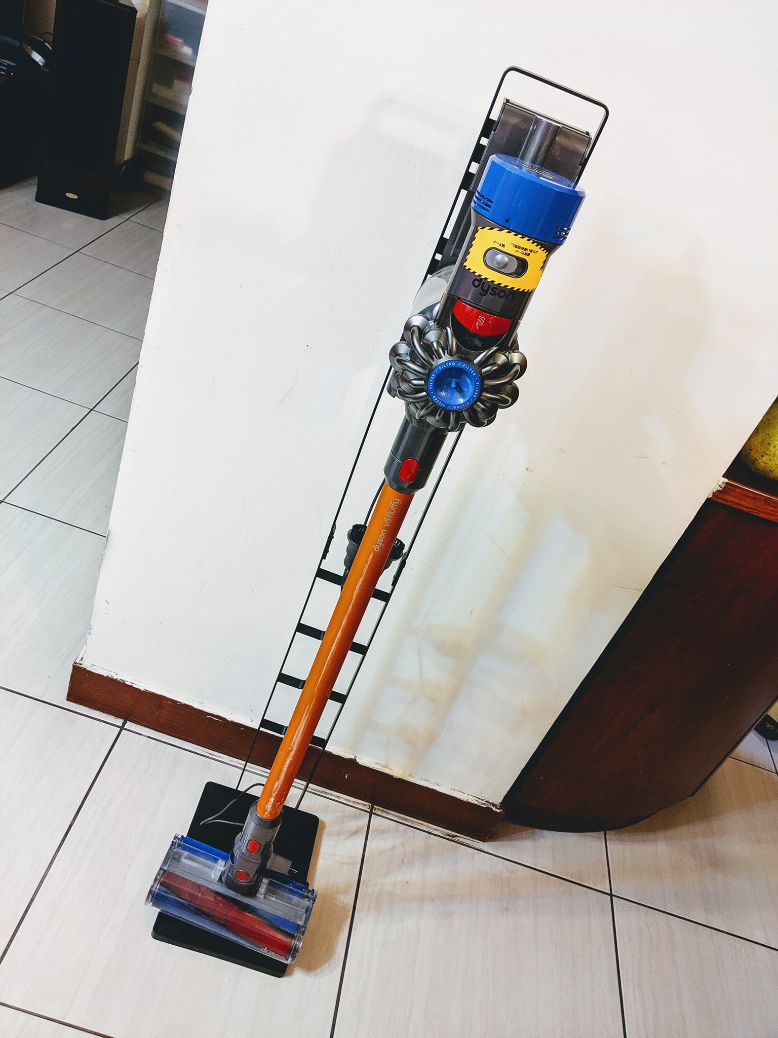 Dyson直立掛架吸塵器收納