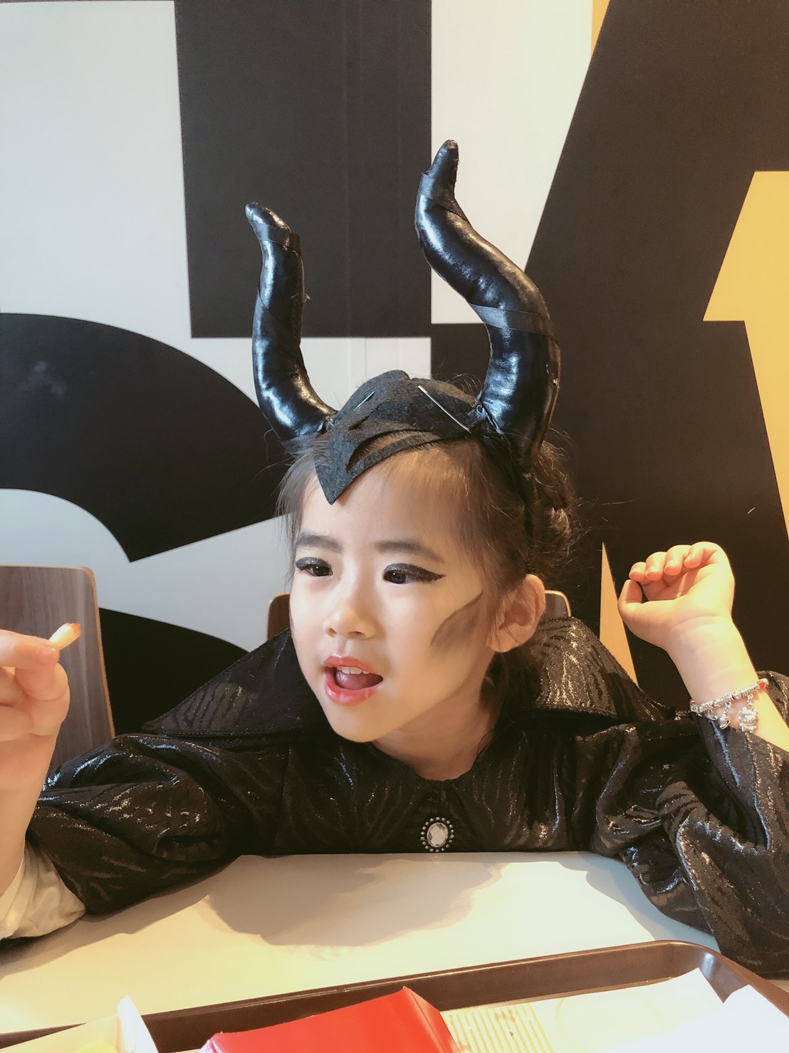 小香瓜黑魔女萬聖節吃麥當勞