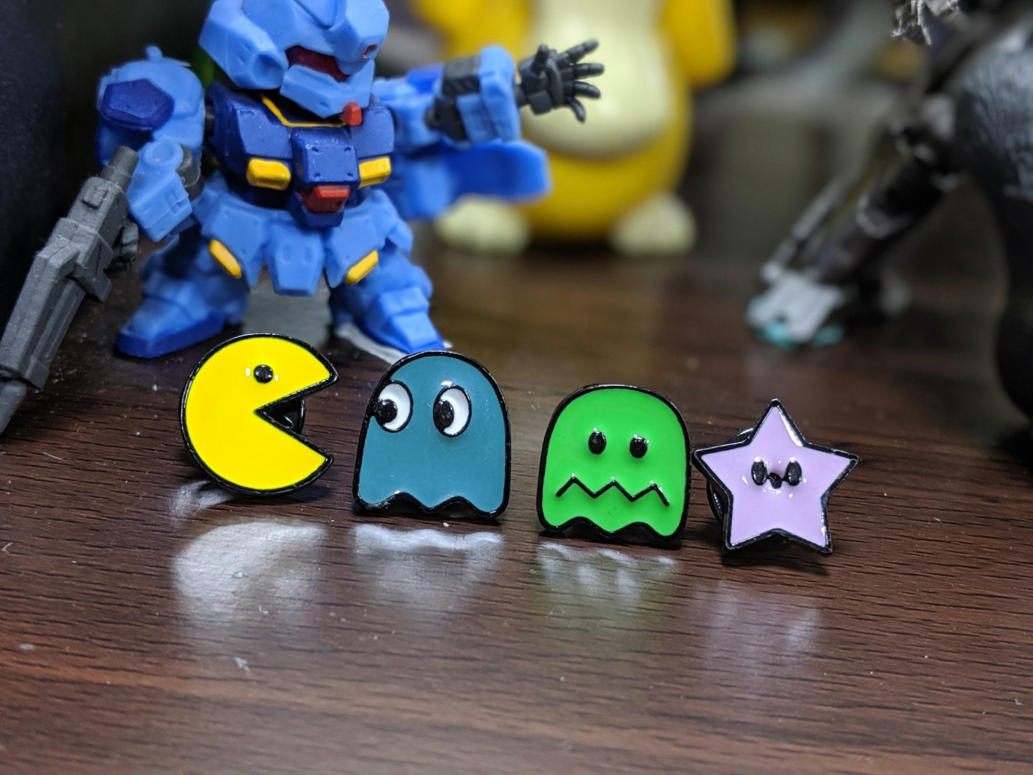 小精靈胸章桌面擺飾