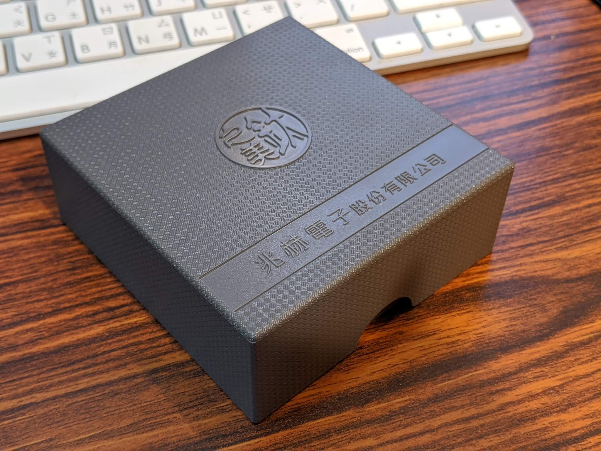 兆赫電子2020股東會贈品鈦金屬印章外盒