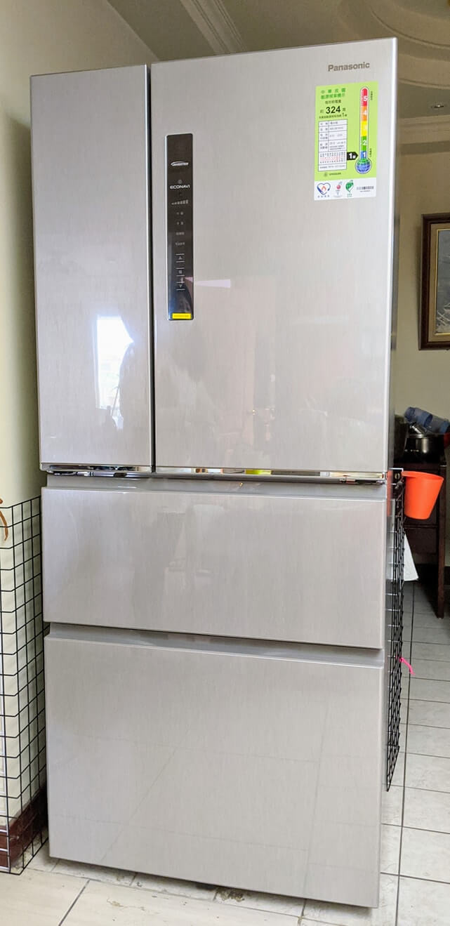 Panasonic 無邊框四門變頻電冰箱 NR-D610HV / NRD610HV