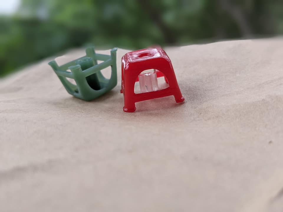 綠紅色塑膠椅鍵帽側面