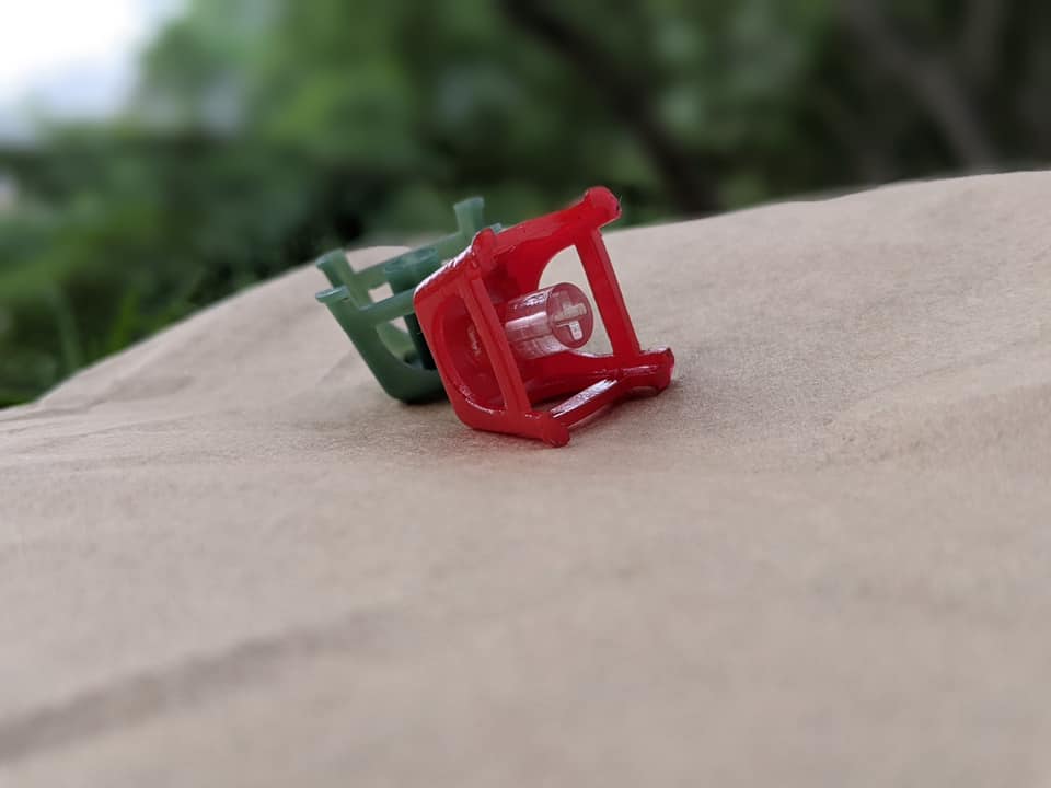 紅色塑膠椅鍵帽底部