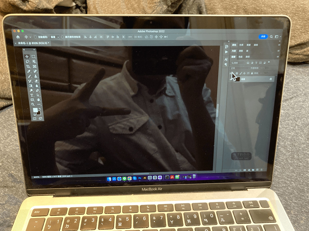 Macbook螢幕反射到自己的問題