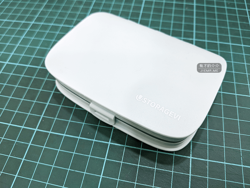 淺藍色密閉防潮的藥盒